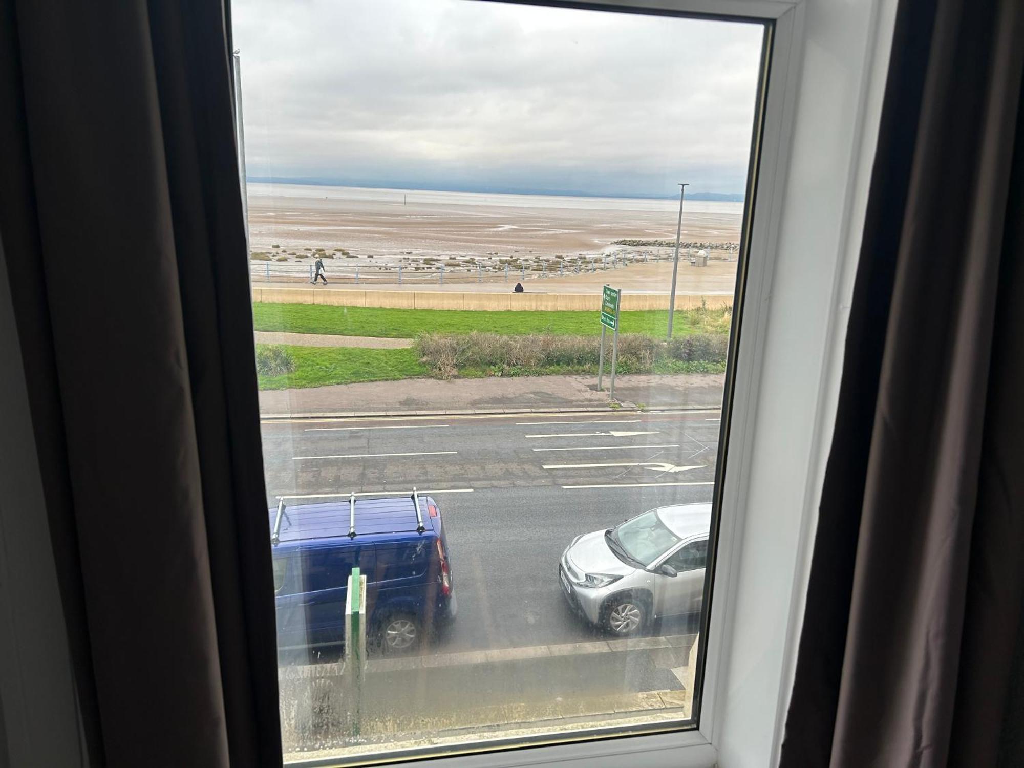 The Clifton Seafront Hotel มอร์คัมบ์ ภายนอก รูปภาพ