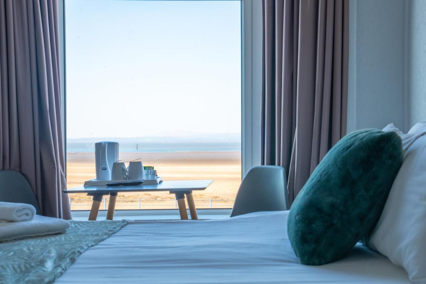 The Clifton Seafront Hotel มอร์คัมบ์ ภายนอก รูปภาพ