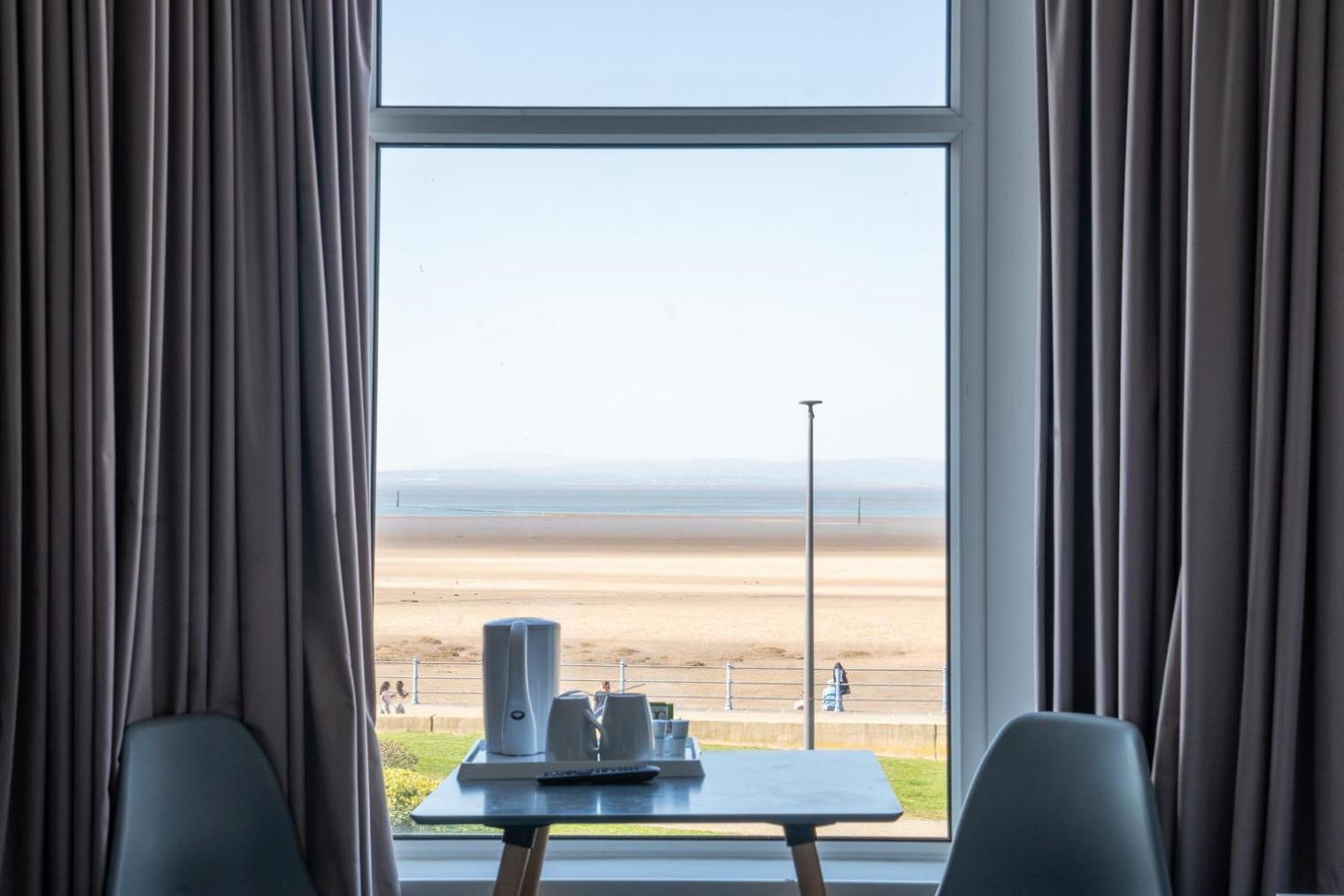 The Clifton Seafront Hotel มอร์คัมบ์ ภายนอก รูปภาพ