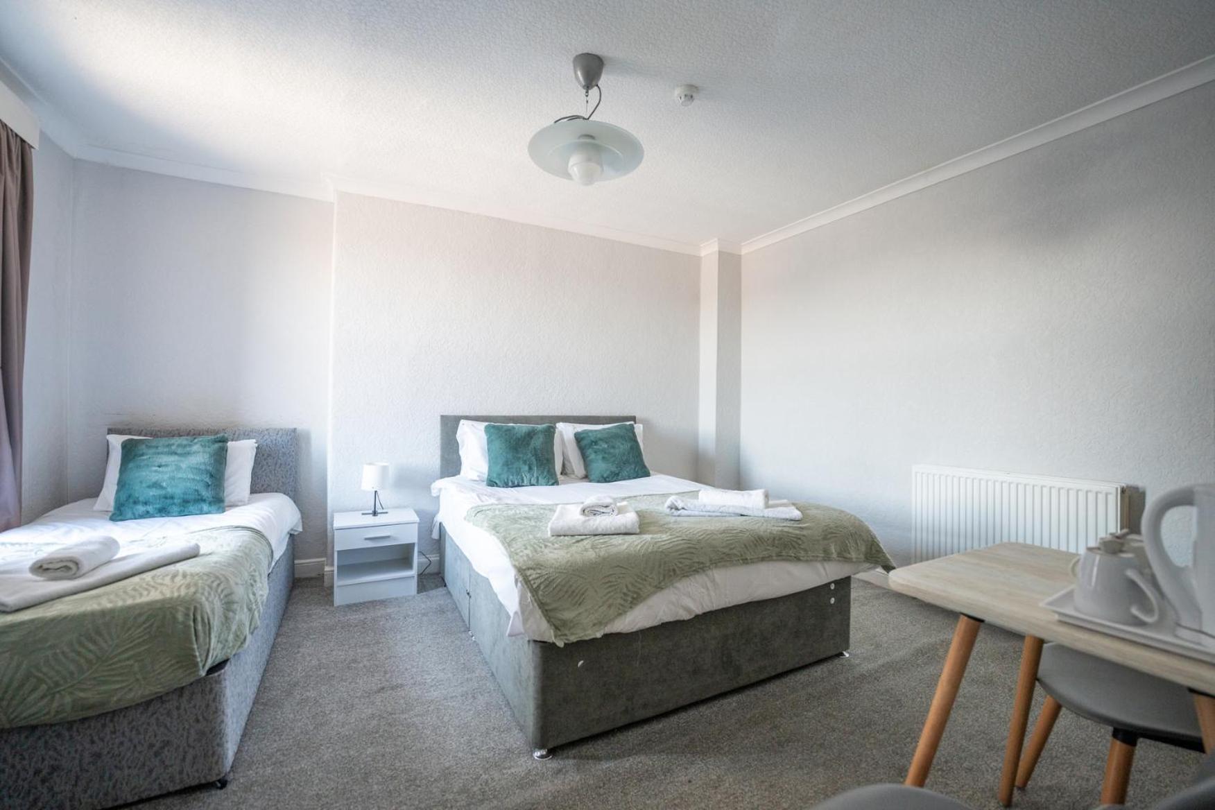 The Clifton Seafront Hotel มอร์คัมบ์ ภายนอก รูปภาพ