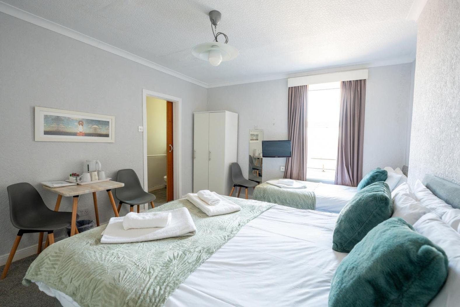 The Clifton Seafront Hotel มอร์คัมบ์ ภายนอก รูปภาพ