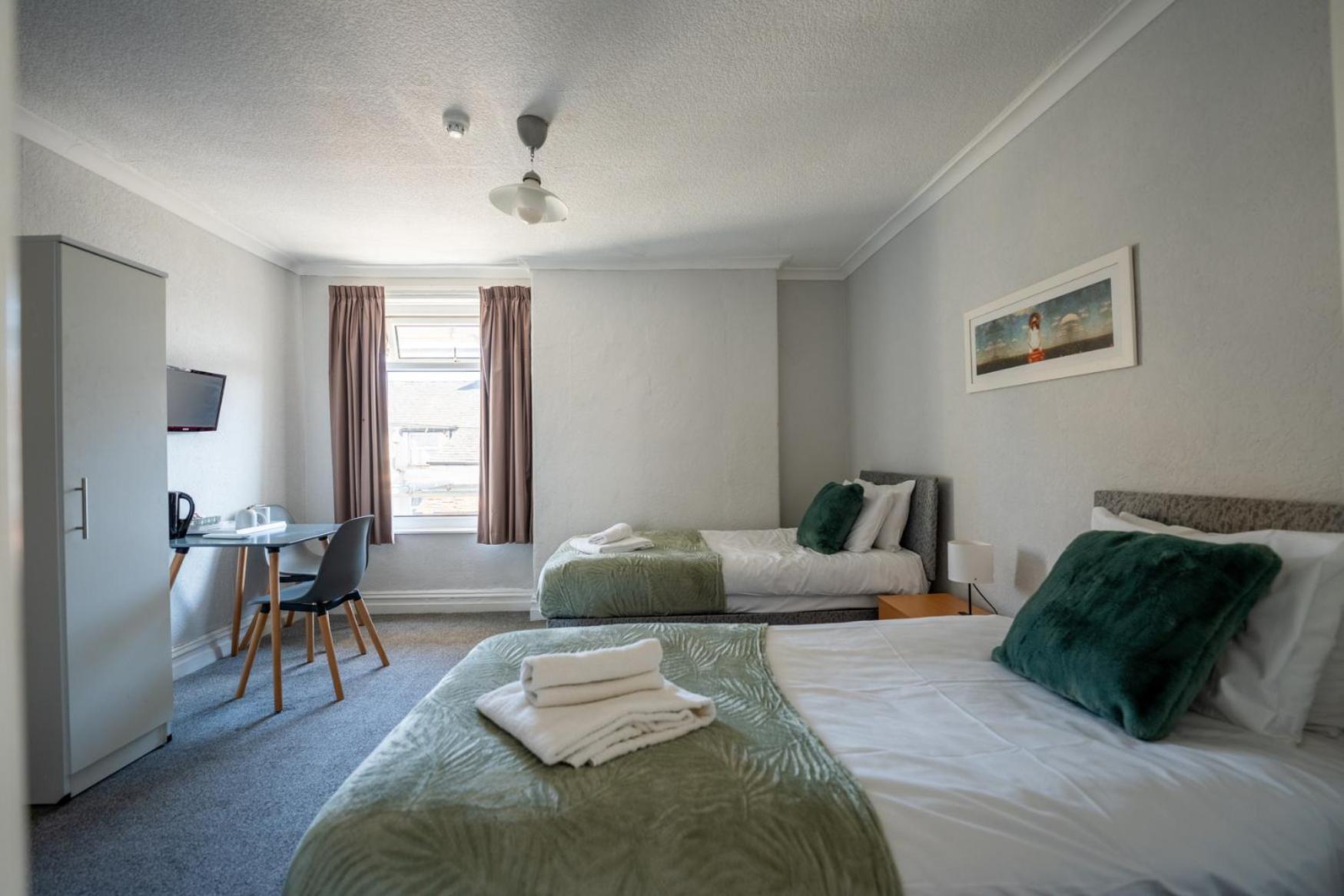 The Clifton Seafront Hotel มอร์คัมบ์ ภายนอก รูปภาพ