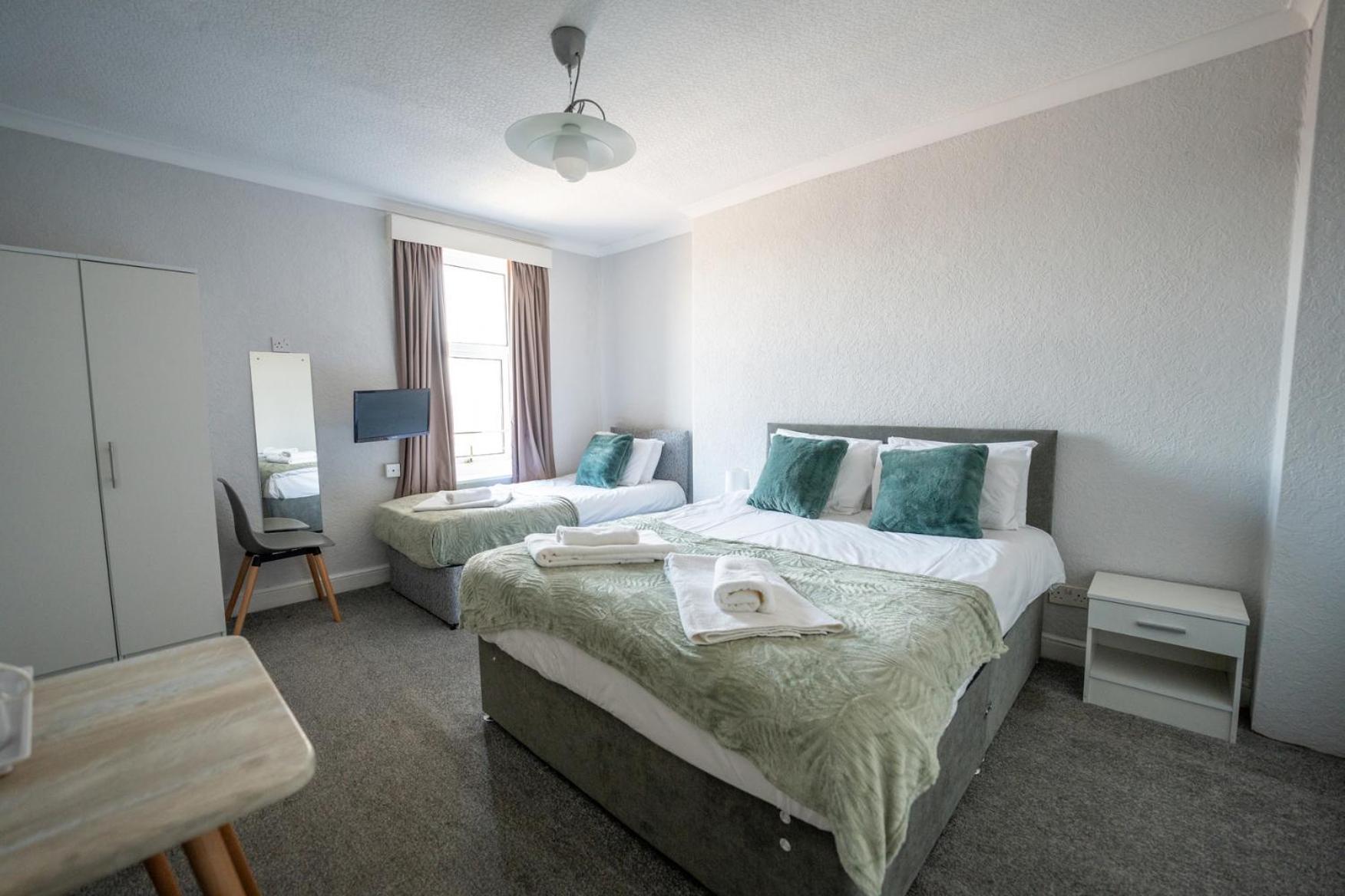 The Clifton Seafront Hotel มอร์คัมบ์ ภายนอก รูปภาพ